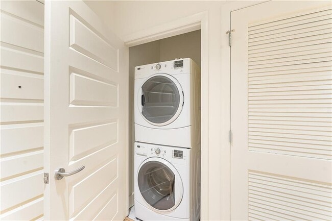 Building Photo - 1080 Peachtree St NE