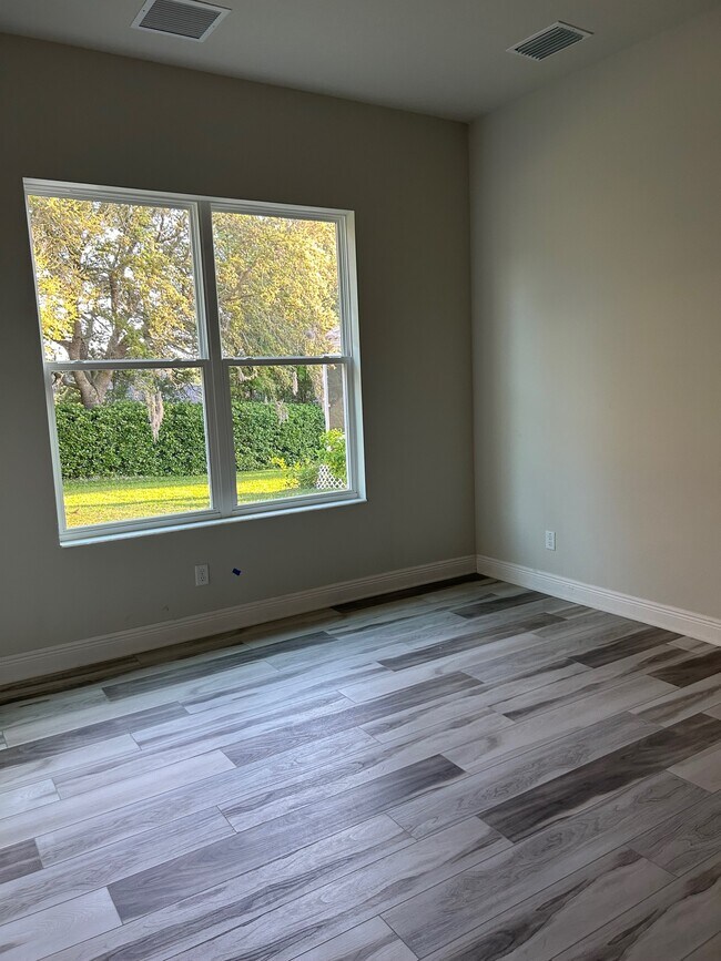 Building Photo - 509 W Doerr Path