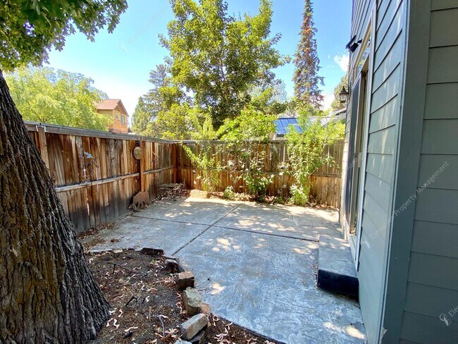 Building Photo - *Coming Soon* Charming Old Bend Rental | 3...