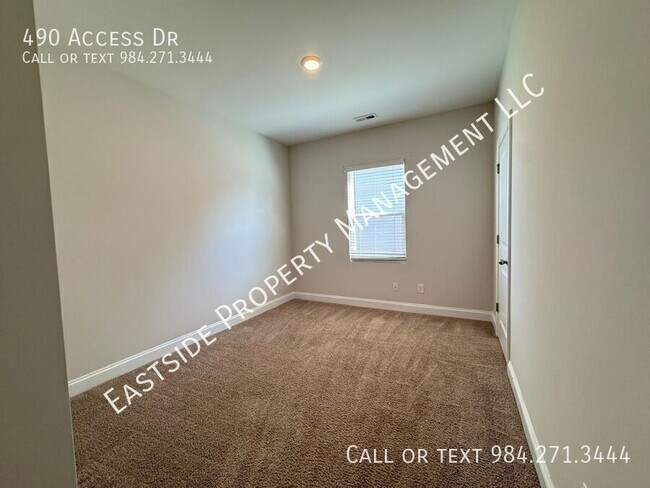 Building Photo - 490 Access Dr