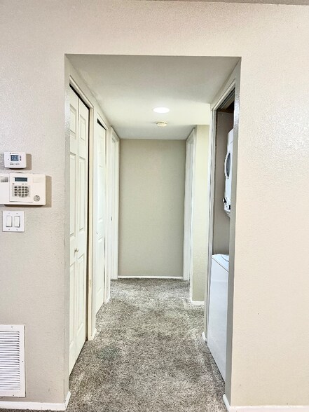 Building Photo - 1014 E Spence Ave