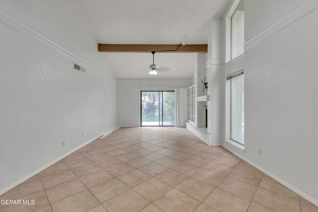 Building Photo - 620 Lakeway Dr