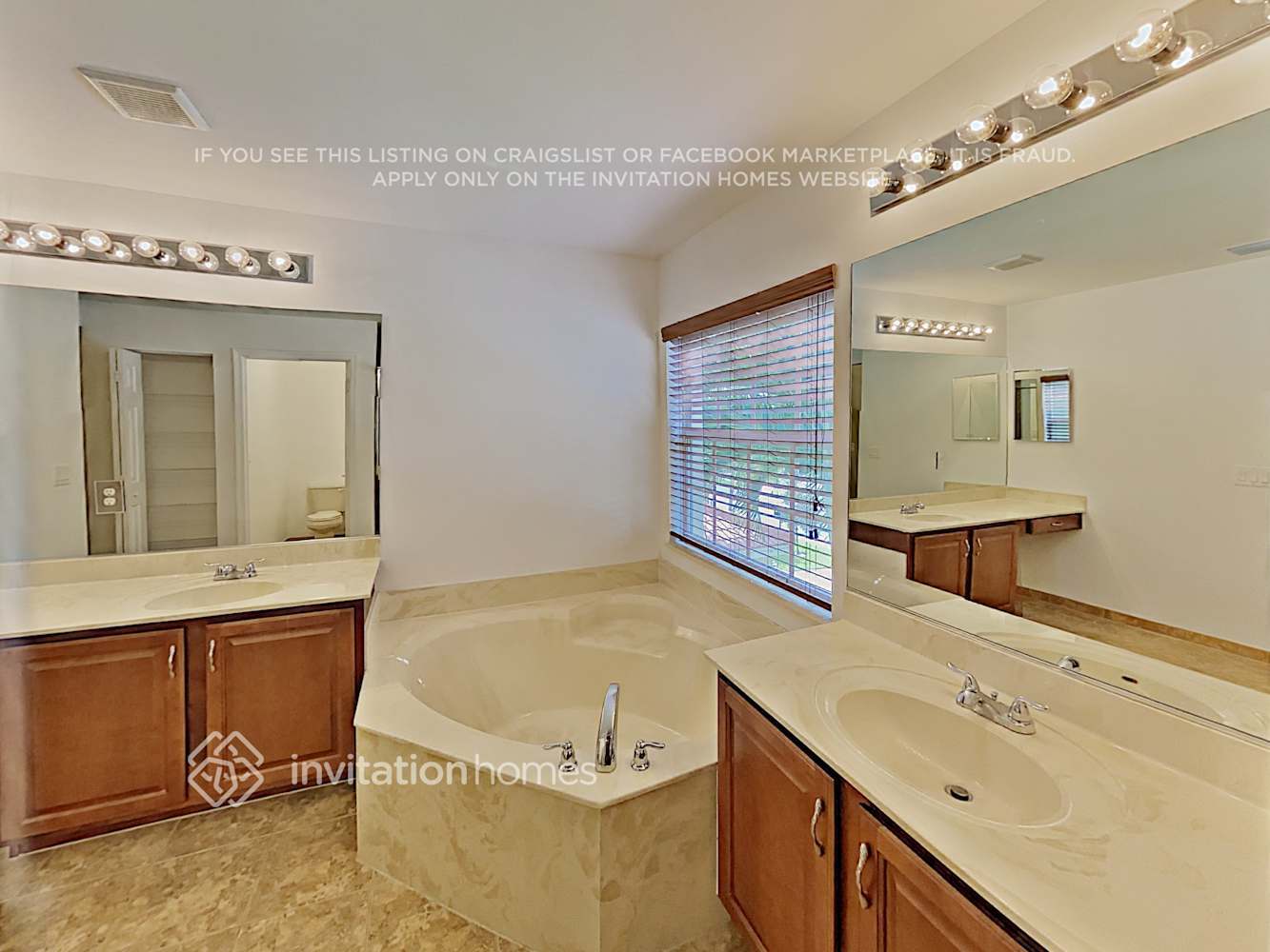 Building Photo - 10441 Yarrow Dr