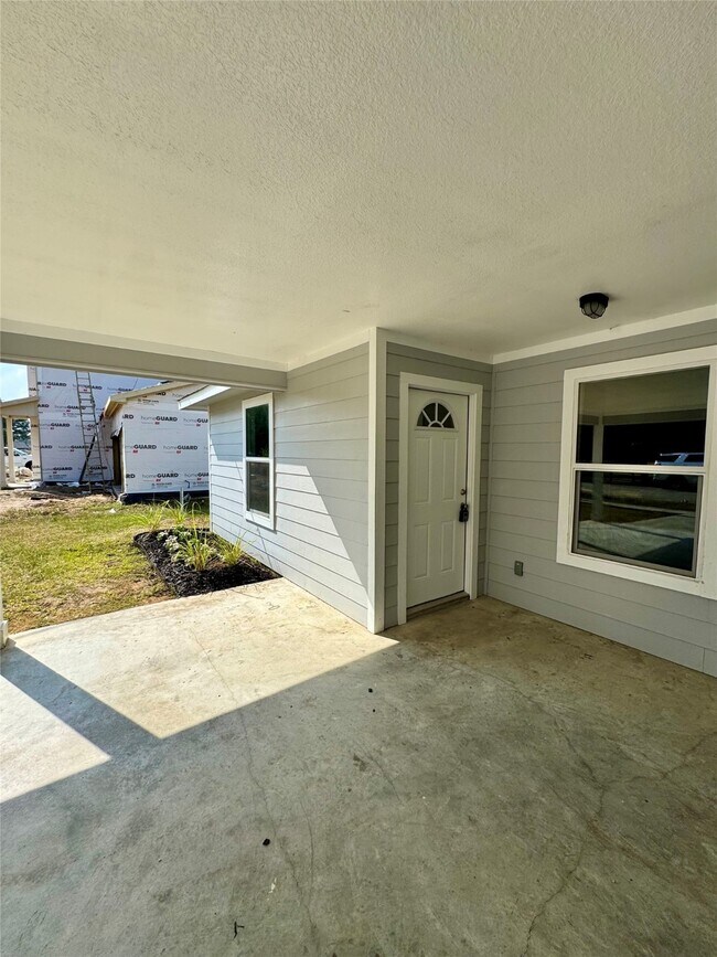 Building Photo - 624 Luke St