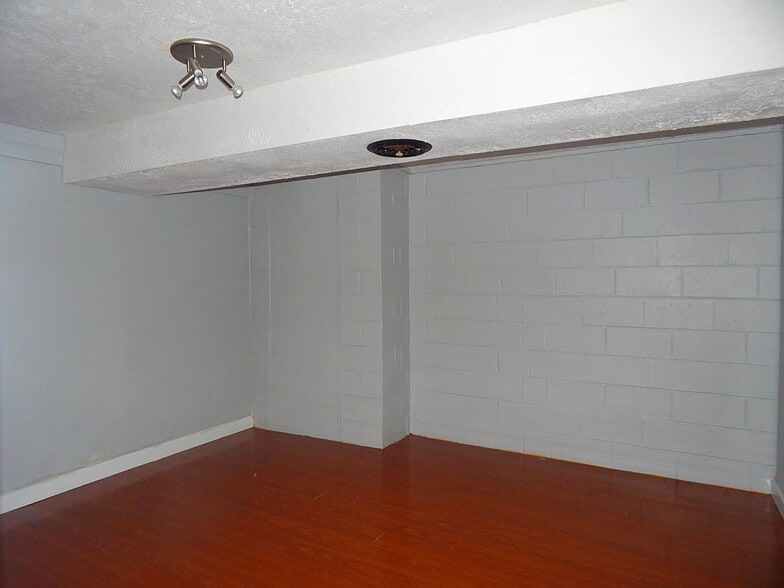 Building Photo - 1404 Winthorne Drive