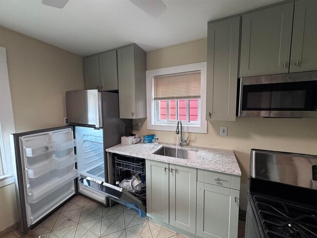 Building Photo - 380 Park Ave