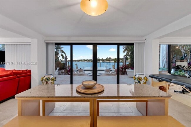 Building Photo - 279 N Hibiscus Dr