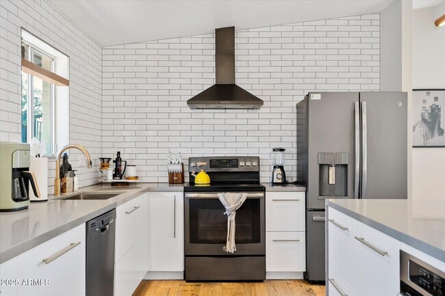 Building Photo - 2307 N 51st Pl