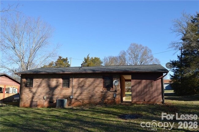 Building Photo - 2409 2nd St