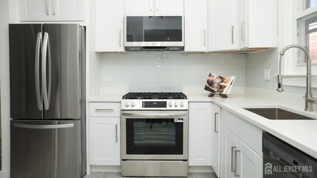 Building Photo - 65 Poe Ave