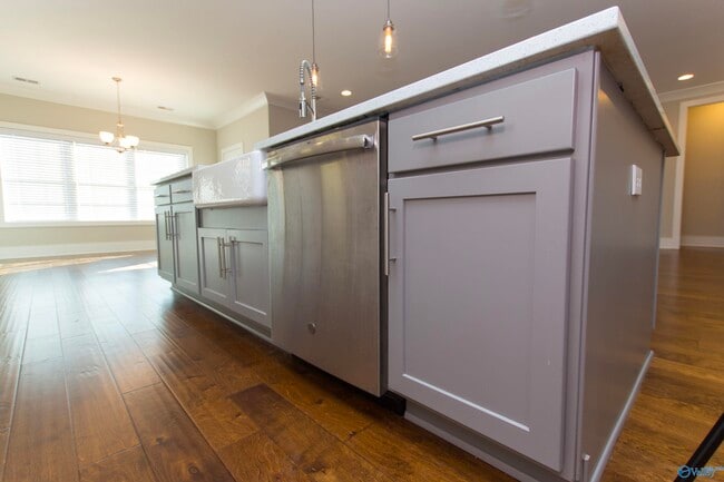 Building Photo - 2121 S Meadows Dr