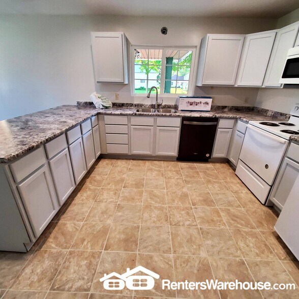 Building Photo - 224 N Nicollet St