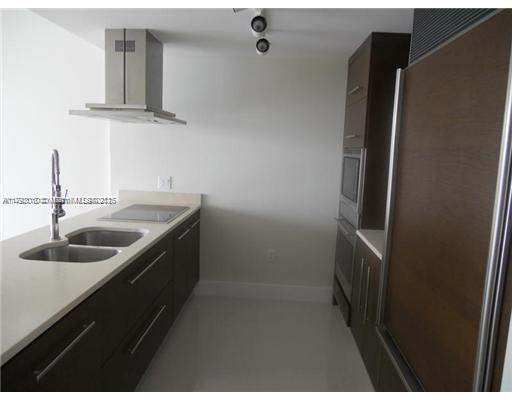 Building Photo - 495 Brickell Ave