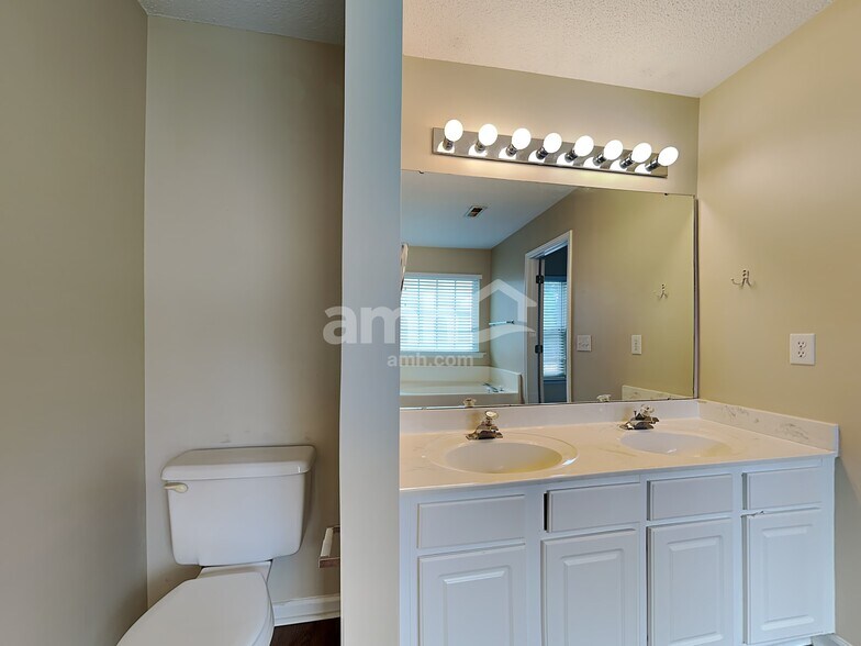 Building Photo - 18 N Orchard Farms Ave