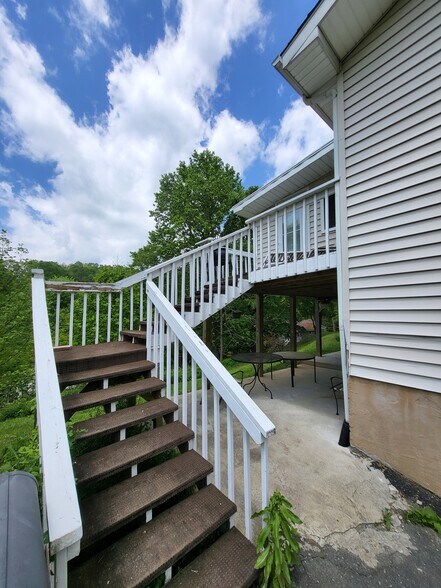 Building Photo - 626 NC Highway 105 Byp