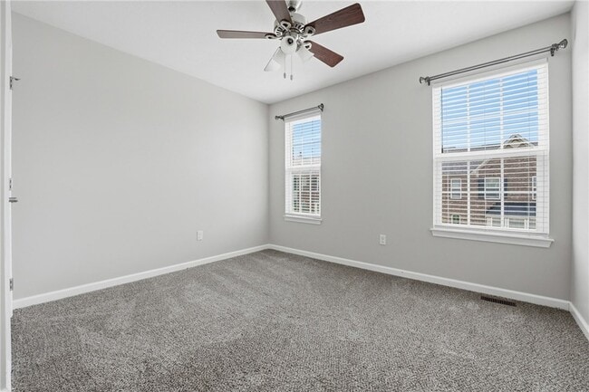 Building Photo - 202 Pointe View Dr
