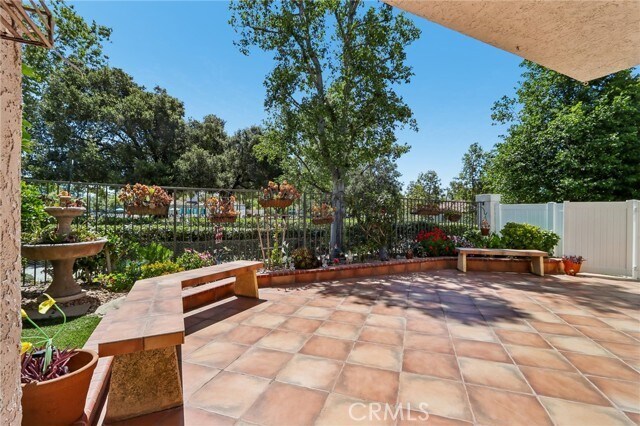 Building Photo - 10 Pantano