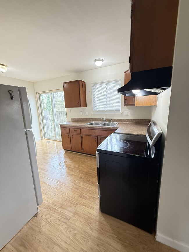 Building Photo - 176 N Christine Cir