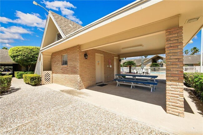 Building Photo - 16 Hibiscus Ave