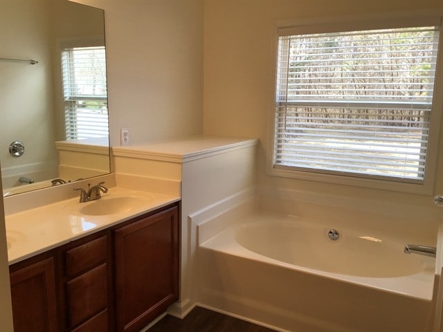 Building Photo - 2512 Walnut Tree Ln