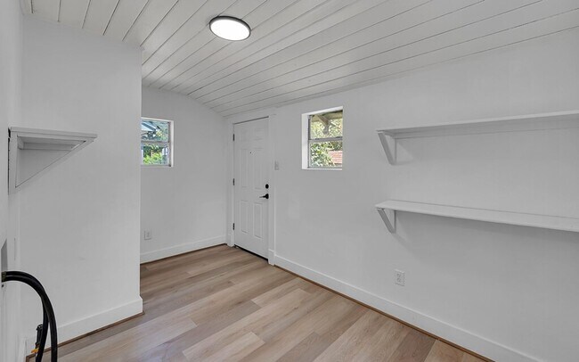 Building Photo - 909 N 10th St