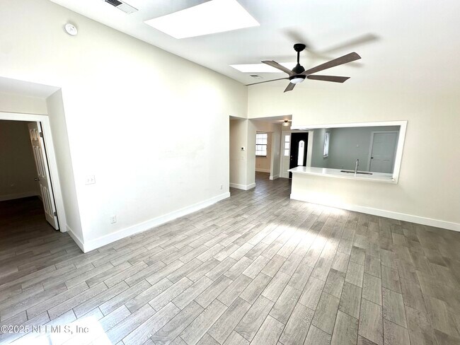 Building Photo - 4364 Lake Woodbourne Dr S