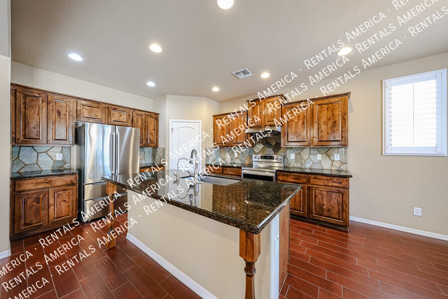 Building Photo - 3575 S Jasmine Dr