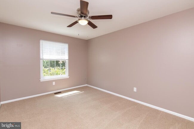 Building Photo - 322 Kings Croft Dr