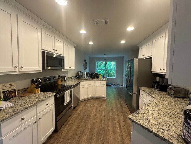 Building Photo - Beautiful Commerce City on in Swim/Playgro...