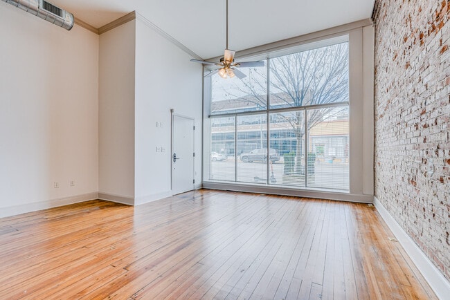 Building Photo - 310 S Main St