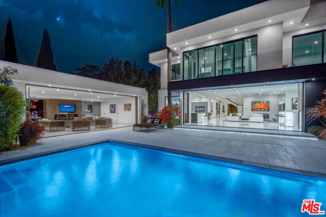 Building Photo - 511 N Rexford Dr