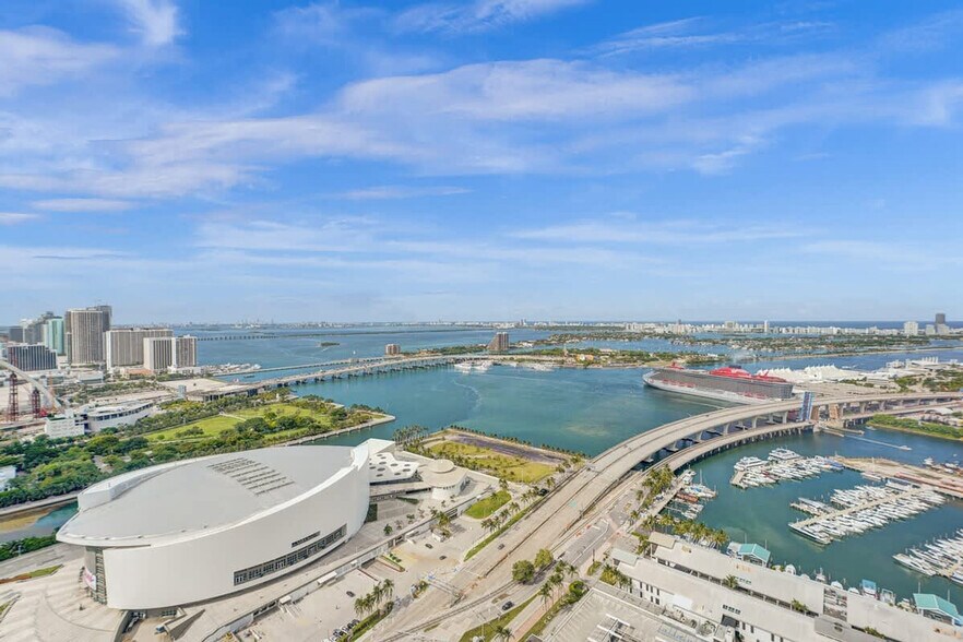 Building Photo - 398 NE 5th St