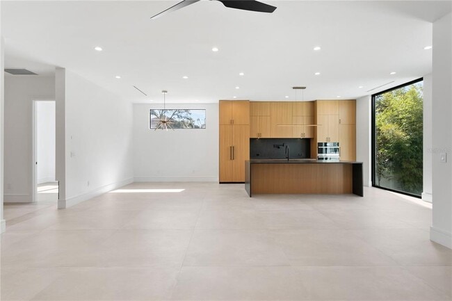 Building Photo - 3010 W Trilby Ave