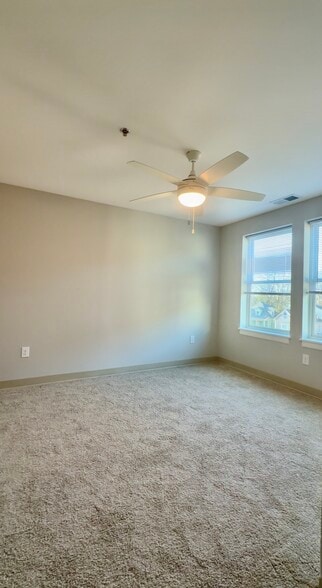 Building Photo - The Oaks at Woodland