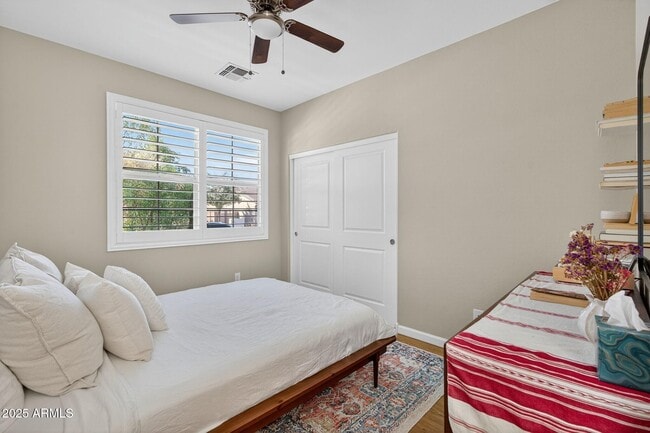 Building Photo - 8984 W Diana Ave