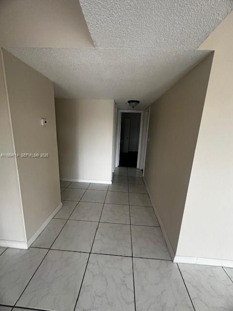 Building Photo - 4160 Inverrary Dr