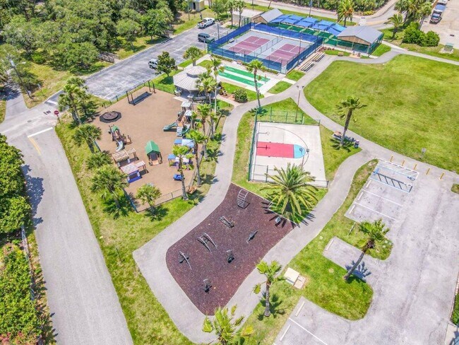 Building Photo - Furnished 3rd Floor Condo Overlooking The Golf Course