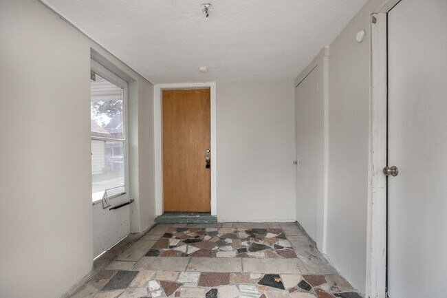 Building Photo - 3295 W 46th St