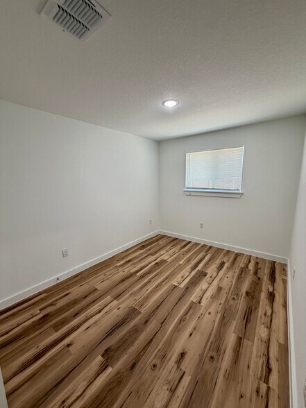 Building Photo - 2703 Observation Dr