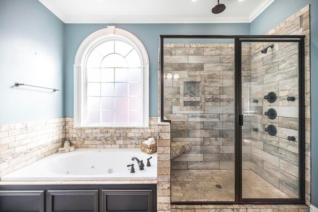 Building Photo - 201 Running Creek Dr