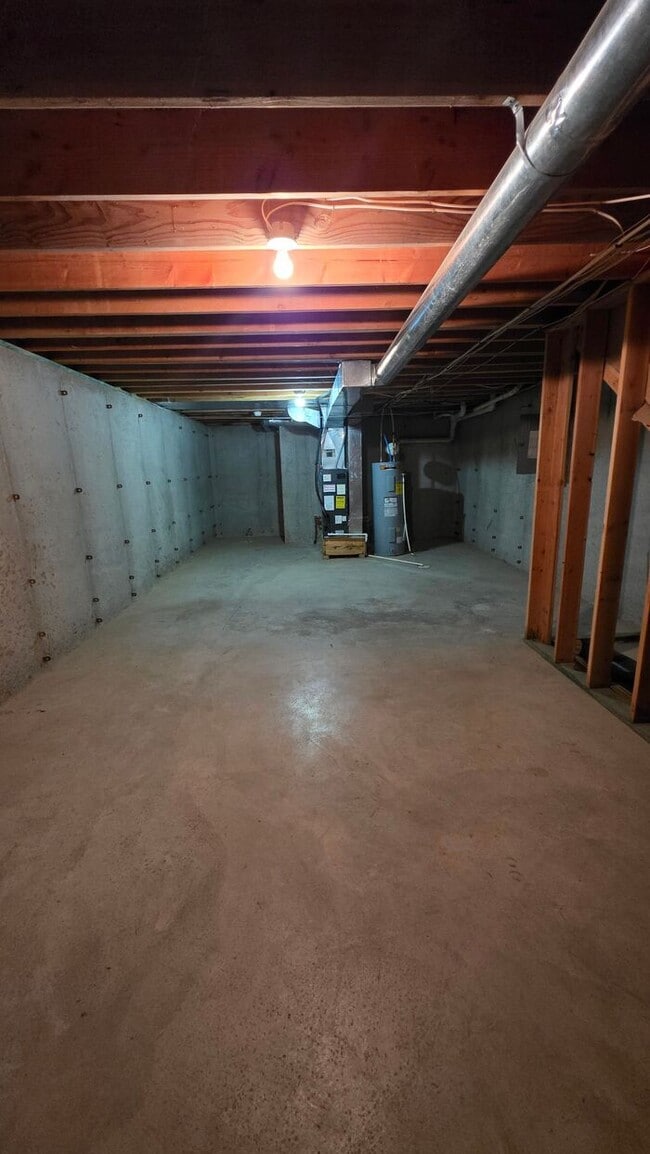 Building Photo - Beautiful 2 Bedroom Townhome in North Kans...