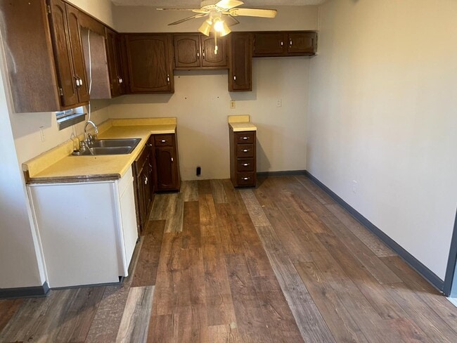 Building Photo - 212 Glenvalley Ln NW