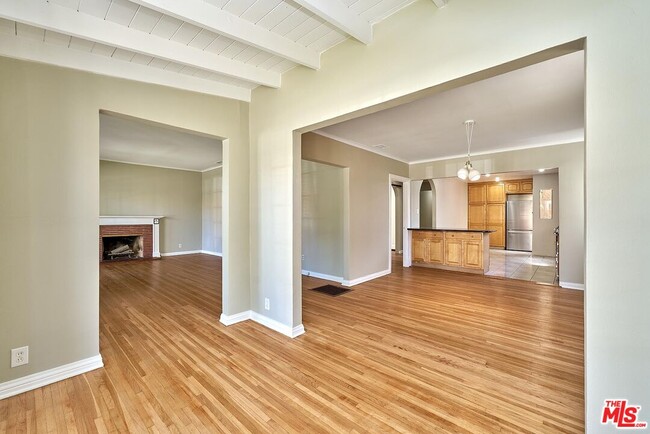 Building Photo - 429 S Orange Dr