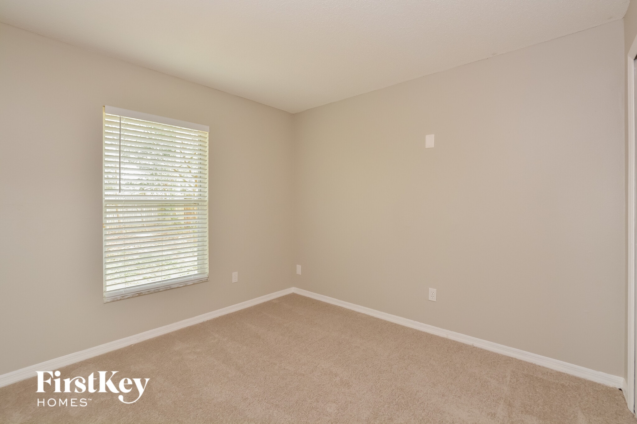 Building Photo - 1066 Ireland Dr