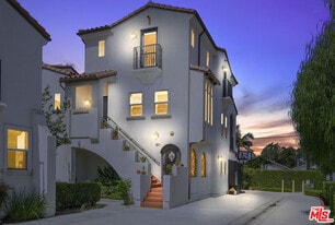 Building Photo - 7029 Passons Blvd