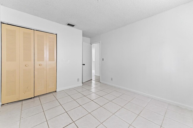 Building Photo - 12467 Westhampton Cir