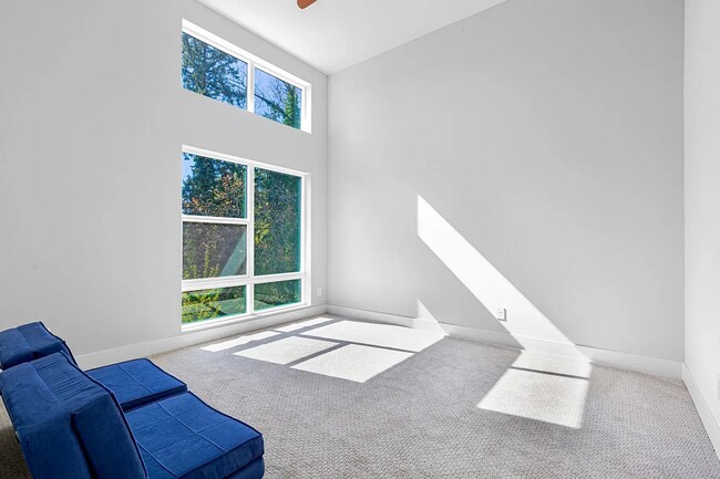 Building Photo - Modern 3 beds/ 2.5 bath townhouse in Kenmore!