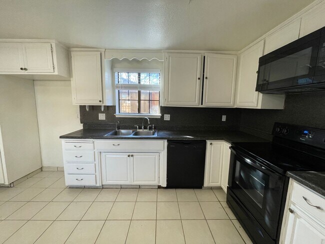 Building Photo - 581 Ledwith Ct