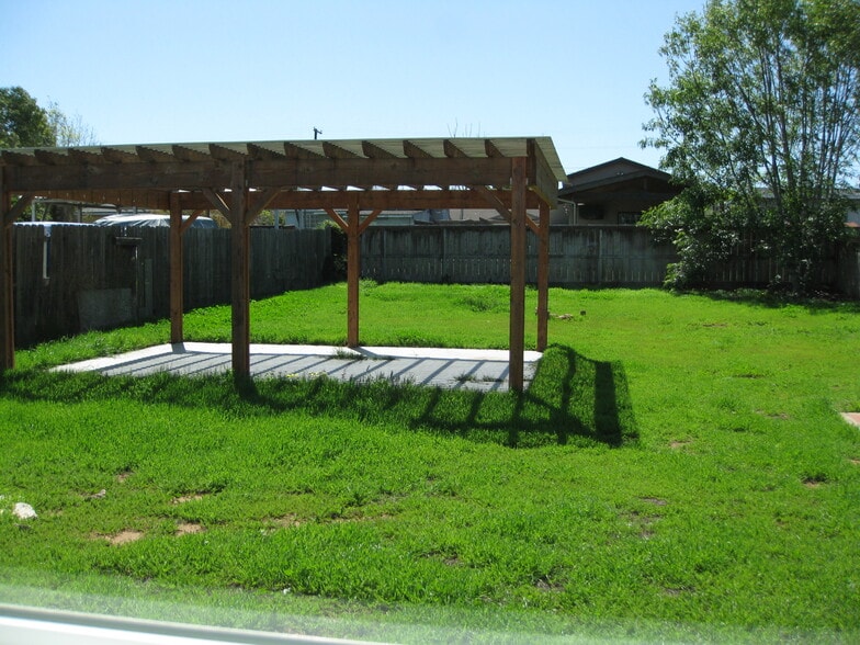 Building Photo - 1641 Evergreen Ave