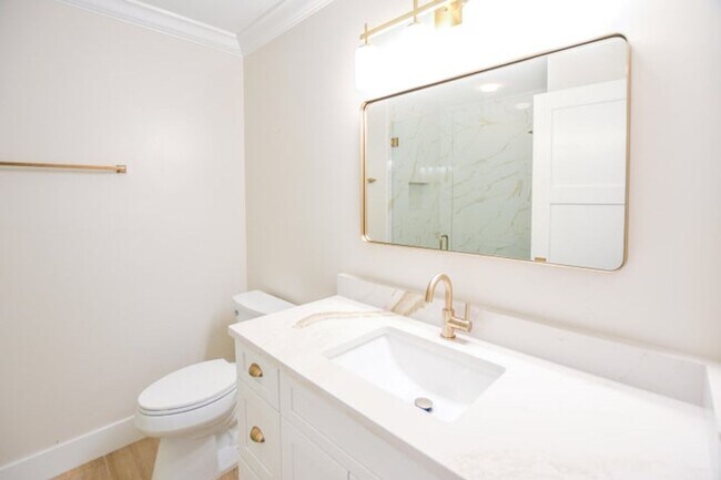 Building Photo - 226 Moccasin Trail W